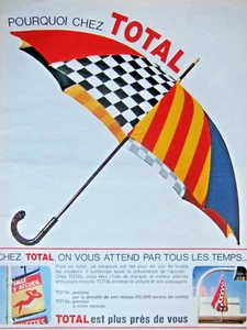PUBLICITÉ 1967 POURQUOI CHEZ TOTAL ON VOUS ATTEND PAR TOUS LES TEMPS - PARAPLUIE - Bild 1 von 1