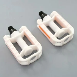 Pair 1/2" Easy Fit Kids Children's Bike / Bicycle Pedals With Reflectors - White - Picture 1 of 4