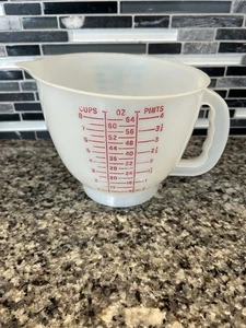 Vtg 1977 Tupperware 8 Cup 2 Qt Mix-N-Store Pitcher 500-3 Raised Red Letters - Picture 1 of 5