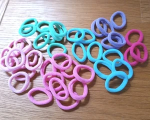 40 bunte kleine Haargummis 6 Farben Pink Lila Blau Türkis Rosa Hellrosa  - Bild 1 von 2