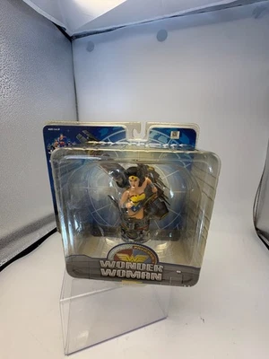 Figura de peso de papel DC Wonder Woman Justice League 2002 - monograma nuevo 4,5" Foto 1 de 4