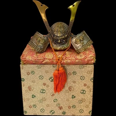 Antiguo casco samurai japonés Kabuto Dragon Armadura Yoroi insostenible Foto 1 de 3