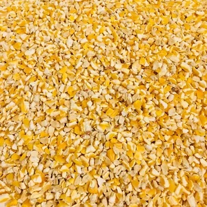 Cracked Corn Premium Wildlife Chicken Scratch Bird Feed Fine Grind Choose Size - Picture 1 of 6