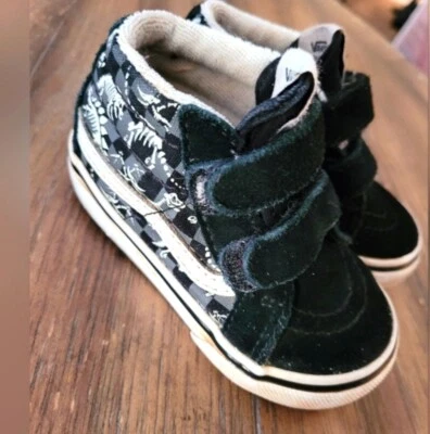 Zapatos Vans Dinosaurio Negros Altos Niño Pequeño 5.0 Foto 1 de 4