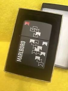 Zippo 2012 Marlboro publicidad negro mate logotipo rojo - Imagen 1 de 6
