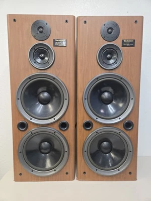 Altavoces de piso de 3 vías Technics SB-A53 de colección 260 vatios 8 ohmios sistema de woofer doble Foto 1 de 4