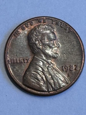 1982-D Lincoln Penny Small Date 1C Off-Center Rotated Die Error Transition Coin - Image 1 of 4