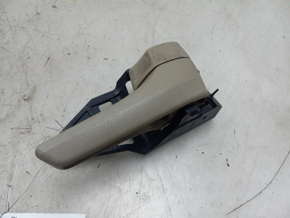 11 MANIJA PUERTA INTERIOR DERECHA PASAJERO TRASERO TOYOTA SIENNA Foto 1 de 4