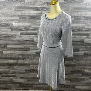 Vestido para mujer gris ajustado y acampanado talla 8 manga 3/4 espiga tejido texturizado - Imagen 1 de 10
