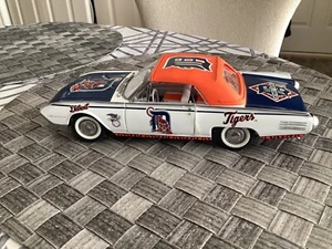 Danbury Mint The Detroit Tigers Team Car 1961 Ford Thunderbird 1/24 DieCast - Bild 1 von 10