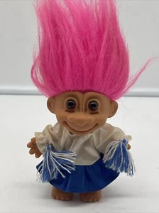 Muñeca Russ Troll de Colección Animadora Pom Pom Pelo Rosa Ojos Marrones Traje de Alegría - Imagen 1 de 6