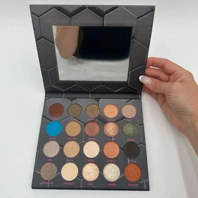 Beebeauty London BARBARELLA Eyeshadow Palette 20 Shades Full Size - Image 1 of 3
