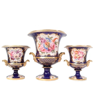 Set mobili vaso campana porcellana Coalport h22 cm fiori dipinti circa 1815 - Foto 1 di 13