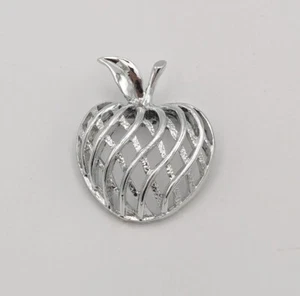 Vintage Gerry's Apple Brooch Pin, Silver Tone Lattice Fruit Pinback Teacher - Imagen 1 de 6