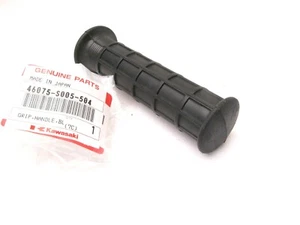 OEM Kawasaki Handle Handlebar Rubber Grip 46075-S005-504 NOS NEW 2003-06 KFX80 - Picture 1 of 2