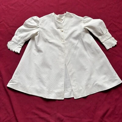 Antiguo abrigo eduardiano hecho a mano de algodón blanco para bebé Foto 1 de 4