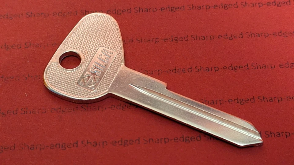 UNCUT SILCA KEY  VO10 FOR VW VOLKSWAGEN BEETLE T3 VARIANT 1970-1980 - Image 1 of 1