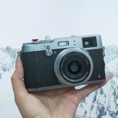 Fujifilm X100T Digital Camera with 23 mm f/2 Fixed Lens 16.3 MP English Language - Image 1 of 4