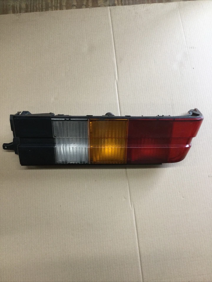 Luz trasera izquierda Chevy Camaro 1983-1990 (izquierda) GM 5973137 2 AG OEM usada (83) Foto 1 de 4