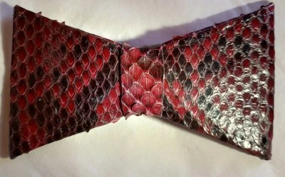  Piel de pitón borgoña/negro, clip, pajarita  Foto 1 de 3