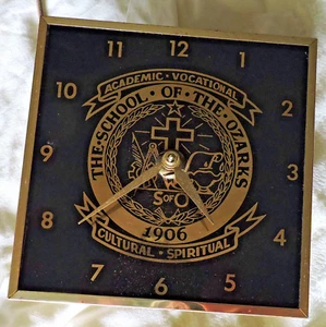 Rare Vintage School Of The Ozarks Electric Wall Clock-Black With Gold-WORKS! - Picture 1 of 6