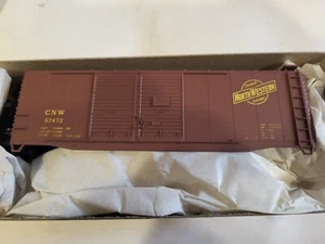 HO Accurail CNW Chicago Northwestern 40' DD Steel Boxcar 57472 kit  3005 w/ box - Picture 1 of 3