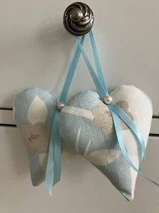 2 x Corazones Colgantes Laura Ashley - Huevo de Pato de Madera de Algodón Hecho a Mano - Imagen 1 de 3