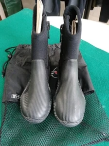 Hard soled neoprene zipped boots size 37 - Picture 1 of 1