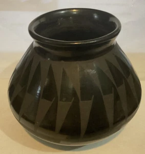 Santa Clara Blackware Pottery Handmade Jar Vase by Julio Silveira  5" Tall - Picture 1 of 7