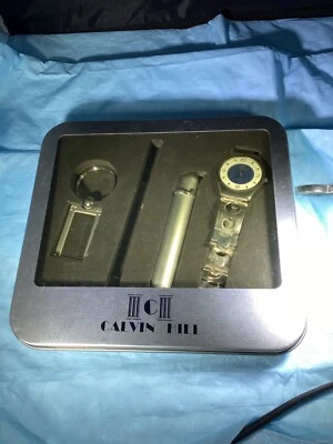 Calvin Hill Juego de Regalo para Hombre Reloj, Llavero Espejo, Cuchillo y Pluma Nueva Caja Abierta Foto 1 de 2