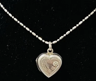 925/- Silberkette mit Herz Medaillon, simulierter Diamant, 50 cm lang. - Bild 1 von 3