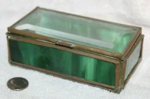 Vintage trinket box Green and clear glass Brass trim 4" x 2 1/4" - Picture 1 of 4