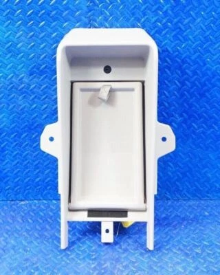 08-13 INFINITI G37 原始设备制造商中心后座通道门通通过面板 — 第 1/4 张图片