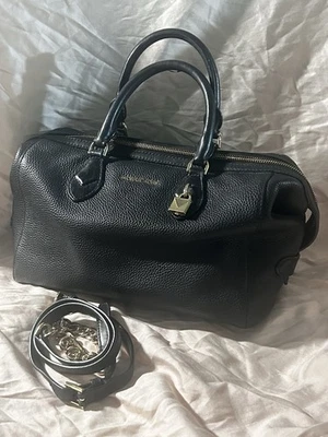 Bandolera Michael Kors de cuero negra para médicos Foto 1 de 4