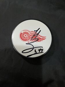 TODD BERTUZZI #44  AUTOGRAPHED RED WINGS PUCK 