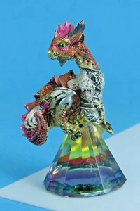 Colorido dragón sobre pedestal de cristal. (Puede faltar alas y un pie.) - Imagen 1 de 10