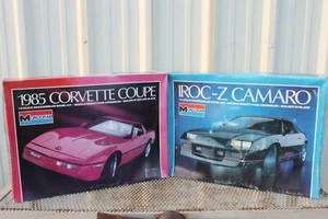 ~~VTG LOT OF 2 MONOGRAM MODEL CAR KITS 1/8 SCALE 1985 CORVETTE & IROC-Z CAMARO~ - Bild 1 von 15