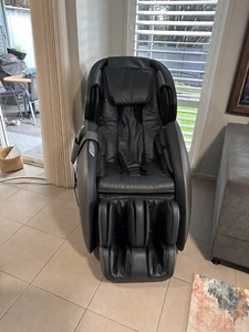 Massage Chair - Masseuse ULTIMATE CHIRO - Hardly Used - Picture 1 of 12