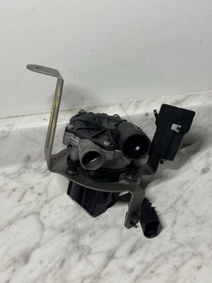 Bomba de inyección de aire secundaria Volkswagen Golf Jetta 2015-2019 04E959231A OEM 1,8 Foto 1 de 4