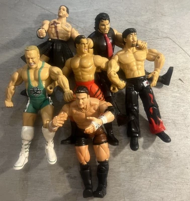 Lote mixto de 6 figuras de acción de lucha libre profesional WWE 2002 2003 2005 2006 Foto 1 de 4