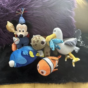 Disney & Pixar Plüsch Set Mickey Mouse, Nemo, Dorie, Squirt, Möwe - Bild 1 von 10