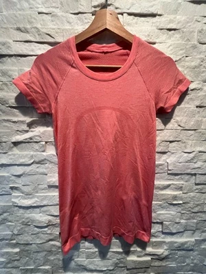 EUC Womens LULULEMON Swiftly Tech Short Sleeve 2.0 Hip Length Activewear Shirt 4 - Image 1 of 4