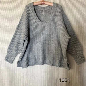 Free People Blue Bell Sleeve V Neck Sweater Size Large Gray Slouchy - Picture 1 of 11