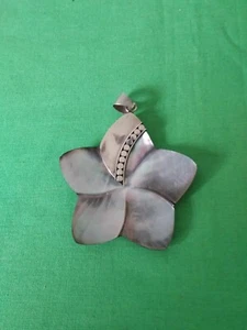 Vintage flower shaped silver/paua shell lge pendant.5cmx5cm - Picture 1 of 6