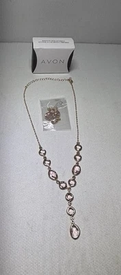 Juego de 2 Collar y Pendientes AVON Modernos Rosa Y Nuevos en Caja Joyería Tono Dorado Foto 1 de 4