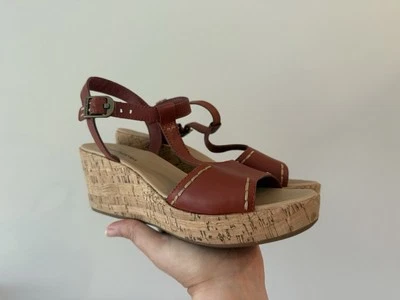 Sandalia de cuero con cuña de corcho Hush Puppies talla 7 Foto 1 de 4