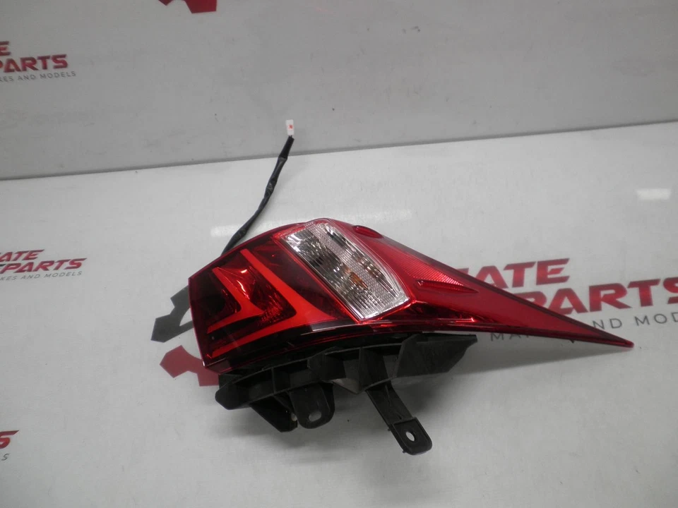 LEXUS IS SERIES RIGHT TAILLIGHT XE30, IN BODY, 04/13-09/16 13 14 15 16 - image 1 of 1