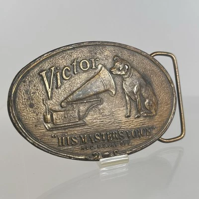 Victor "HIS MASTERS VOICE" Pinza hebilla de cinturón de latón por Bergamot Brass Works Foto 1 de 4