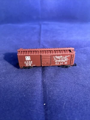 N- Atlas 3419 - 40' Boxcar, 2 side logo - ATSF Map/Chief   light weather  In Box - Image 1 of 4
