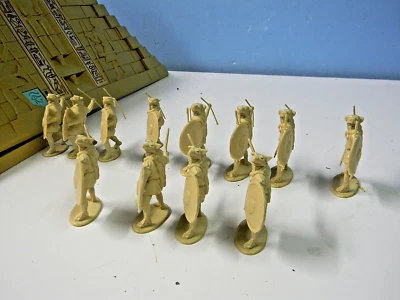 12 SOMBREROS A.C Romanos siglo I 1/32 cabeza de lobo sin pintar (lista de junio) Foto 1 de 4